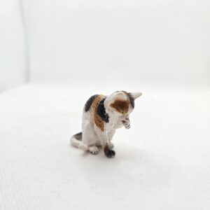 Chat faisant sa toilette 13675 - Schleich