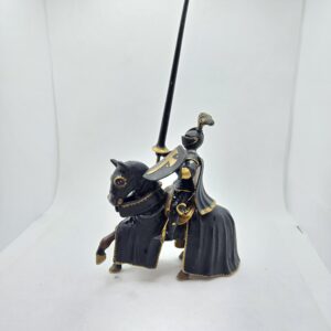 Chevalier noir, à cheval 70032 - Schleich