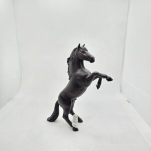 Etalon Mustang noir se cabrant 13624, avec étiquette - Schleich