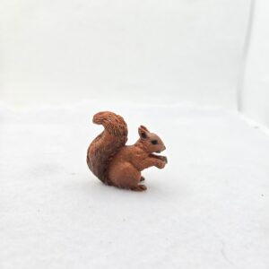 Ecureuil mangeant 14684 - Schleich