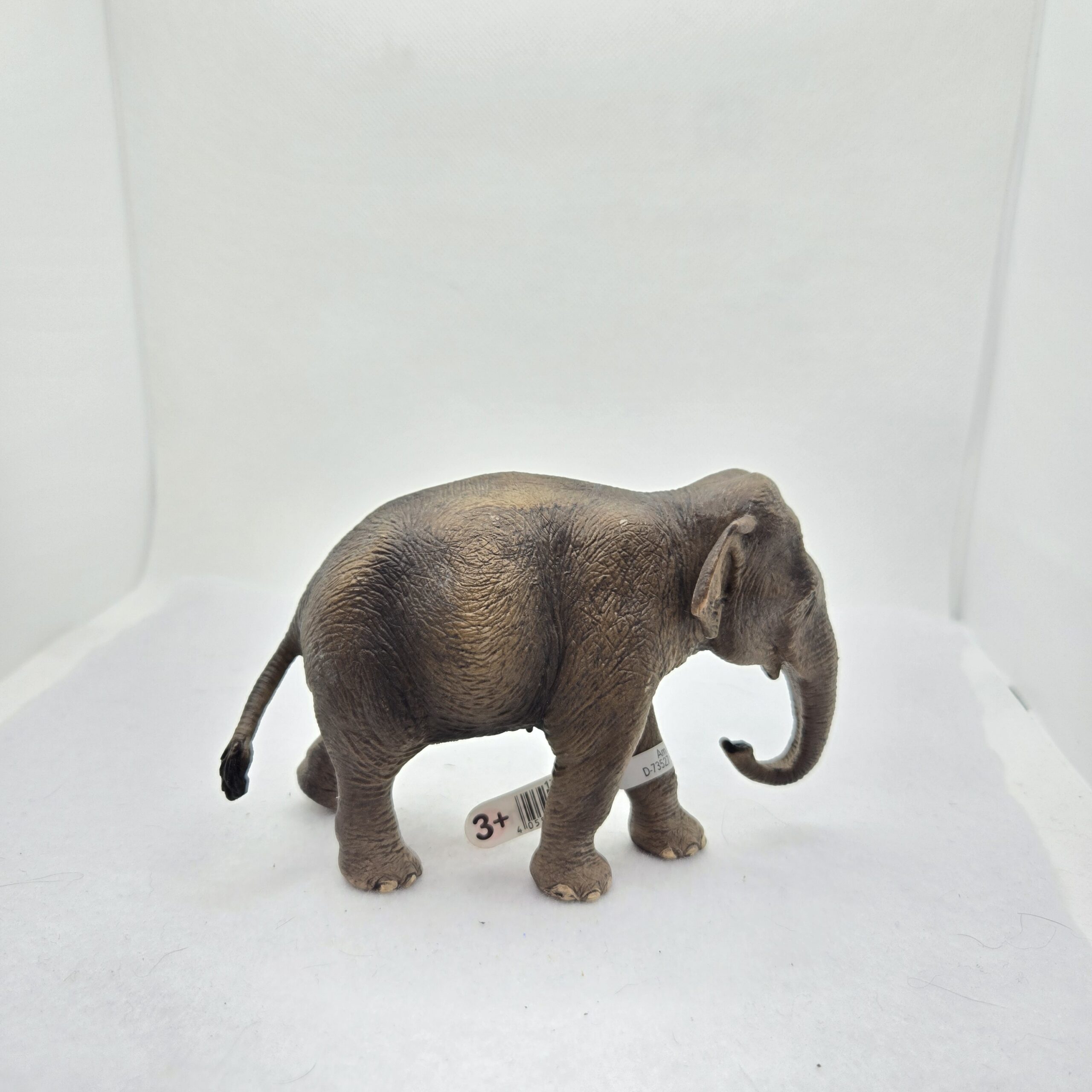 Eléphant d'Asie femelle 14753, avec étiquette - Schleich – Image 2